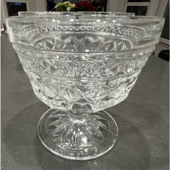 VINTAGE INDIANA GLASS CLEAR DIAMOND POINT SET OF 3 SHERBET BOWLS. - Picture 3 of 4